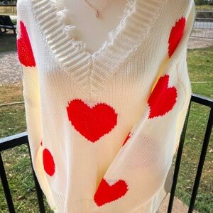 Mains Trip Small Cream V-Neck Sweater with Red Hearts